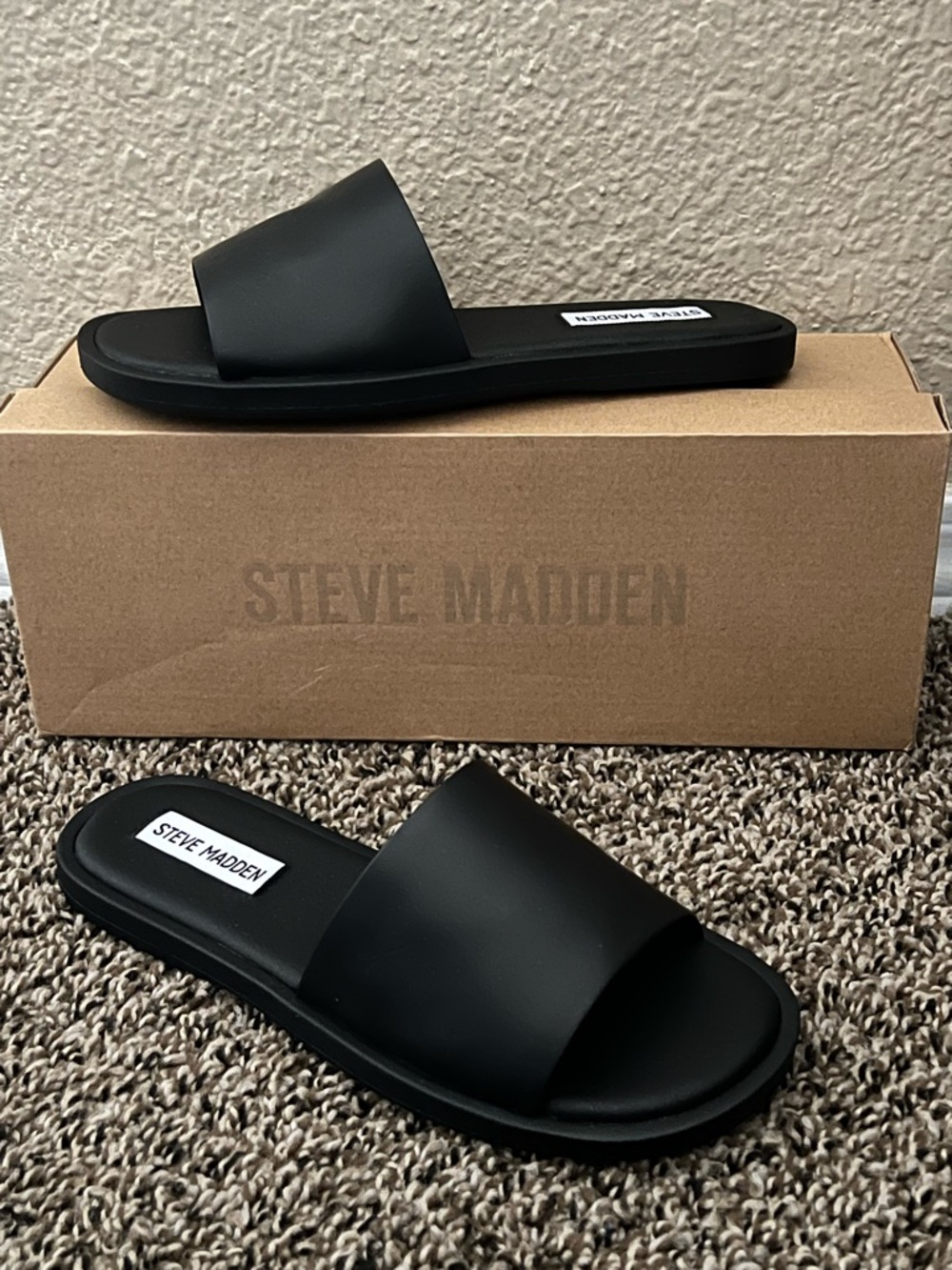 Steve Madden Women’s  Sienna Wide Width Sandal Size -6W
